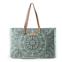 Load image into Gallery viewer, MYRA WILDTUSK WEEKENDER BAG IN GREEN VINTAGE PRINT
